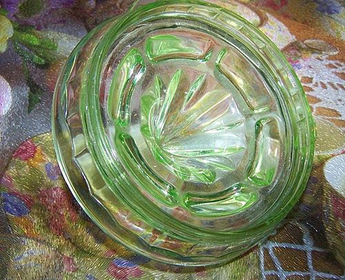 Green Depression Glass Reamer Unmarked Glows Under UV Lite Green Depression Glass Reamer Unmarked Glows Under UV Lite