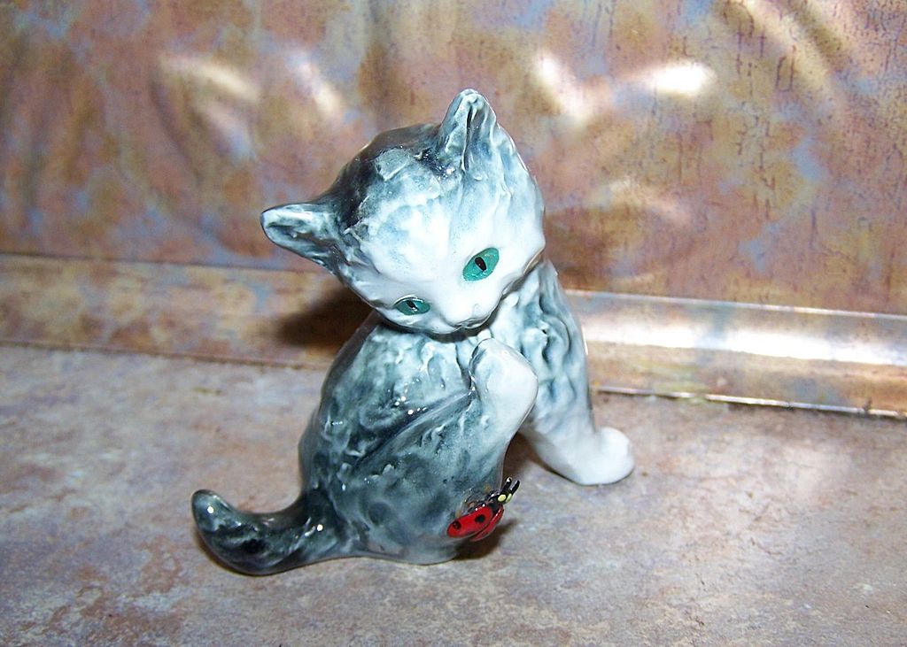 Small Goebel Kitty Cat Lady & Bug Figurine Small Goebel Kitty Cat Lady & Bug Figurine