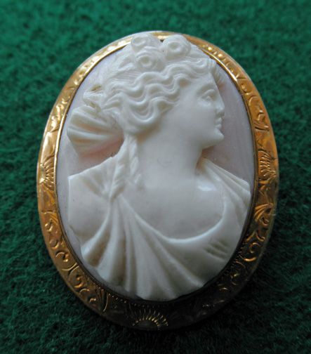 Angelskin Coral Cameo Brooch 9K YG Angelskin Coral Cameo Brooch 9K YG