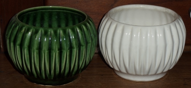 Set/2 Unmarked McCoy Ball Vases/Flower Pots Set/2 Unmarked McCoy Ball Vases/Flower Pots