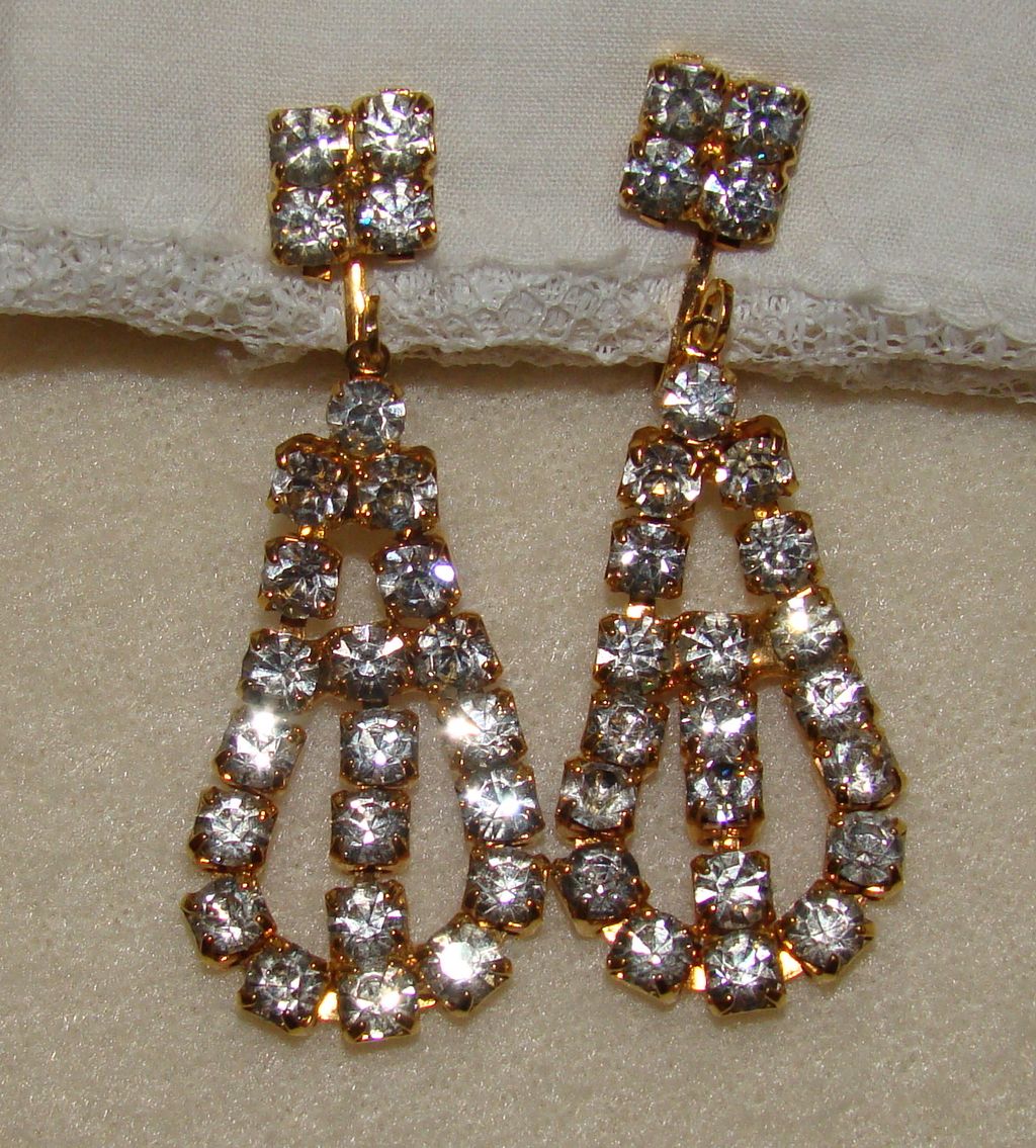 Stunning Crystal Clear Rhinestone Drop Earrings Stunning Crystal Clear Rhinestone Drop Earrings
