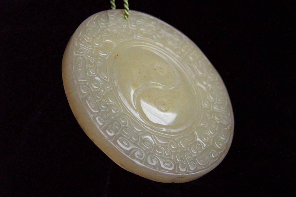 amazing-vintage-chinese-carved-hetian-mutton-fat-jade-pendant-from