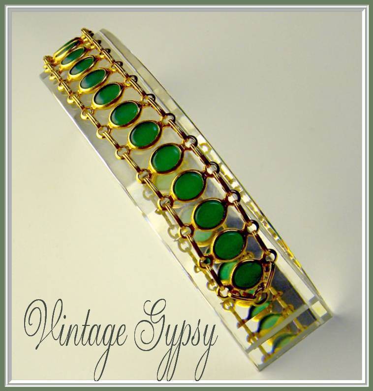 Vintage Green Glass Feminine Bracelet Vintage Green Glass Feminine Bracelet