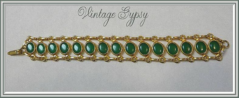Vintage Green Glass Feminine Bracelet Vintage Green Glass Feminine Bracelet