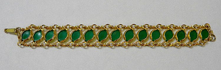 Vintage Green Glass Feminine Bracelet Vintage Green Glass Feminine Bracelet