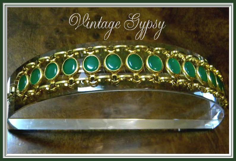 Vintage Green Glass Feminine Bracelet Vintage Green Glass Feminine Bracelet