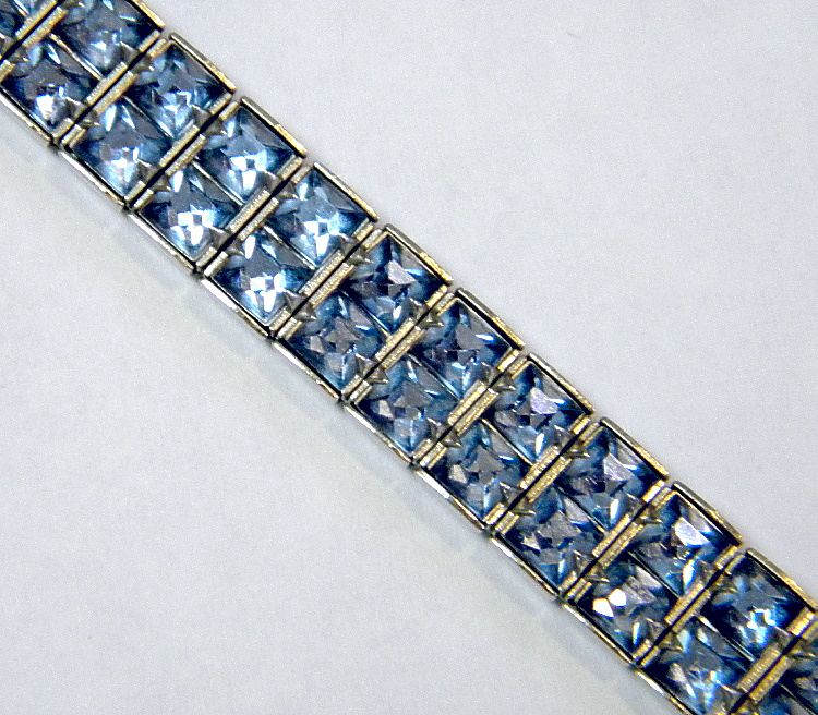 Vintage Sparkling Sky Blue Glass Choker Necklace Vintage Sparkling Sky Blue Glass Choker Necklace