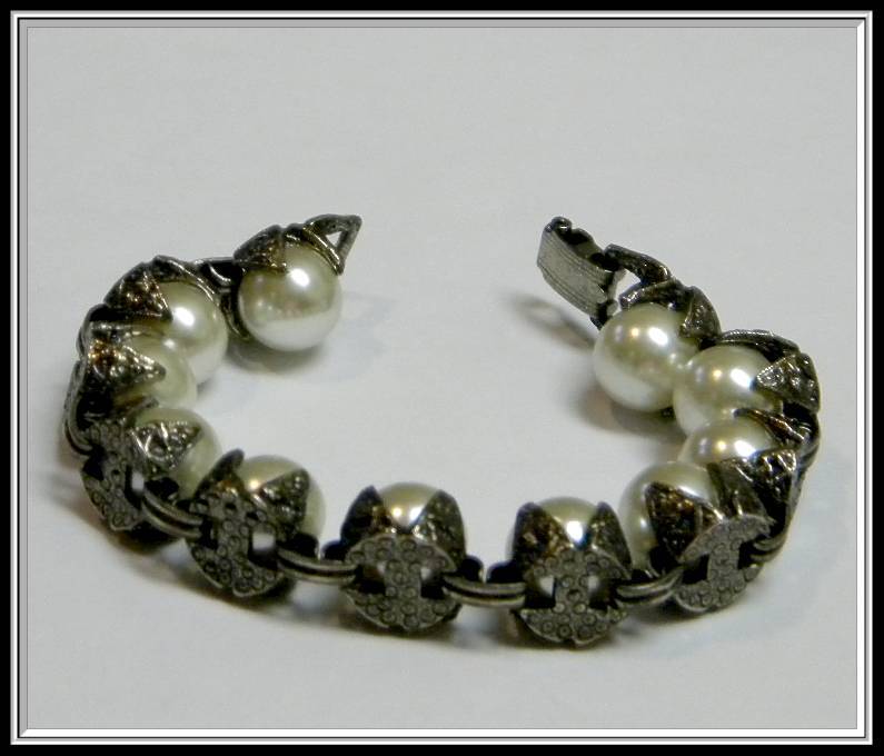 Vintage Bracelet & Earring Set with Huge Faux Pearls Vintage Bracelet & Earring Set with Huge Faux Pearls
