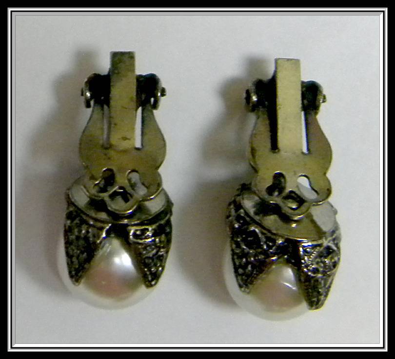 Vintage Bracelet & Earring Set with Huge Faux Pearls Vintage Bracelet & Earring Set with Huge Faux Pearls