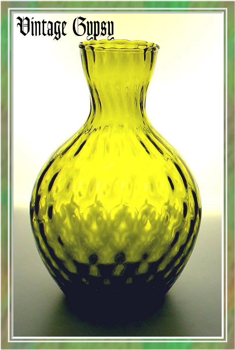 Gorgeous Vintage Vase with Intricate Inner Optical Pattern Gorgeous Vintage Vase with Intricate Inner Optical Pattern