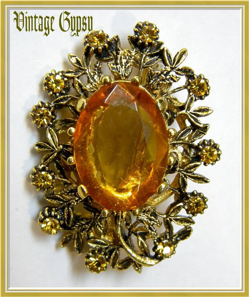 Gorgeous Vintage Gold Glass & Rhinestone Pin / BRooch Gorgeous Vintage Gold Glass & Rhinestone Pin / BRooch