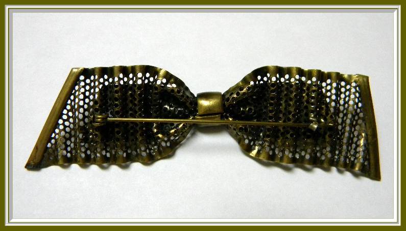 1930's Bow Shaped Large Bronze Colored Pin / Brooch 1930's Bow Shaped Large Bronze Colored Pin / Brooch