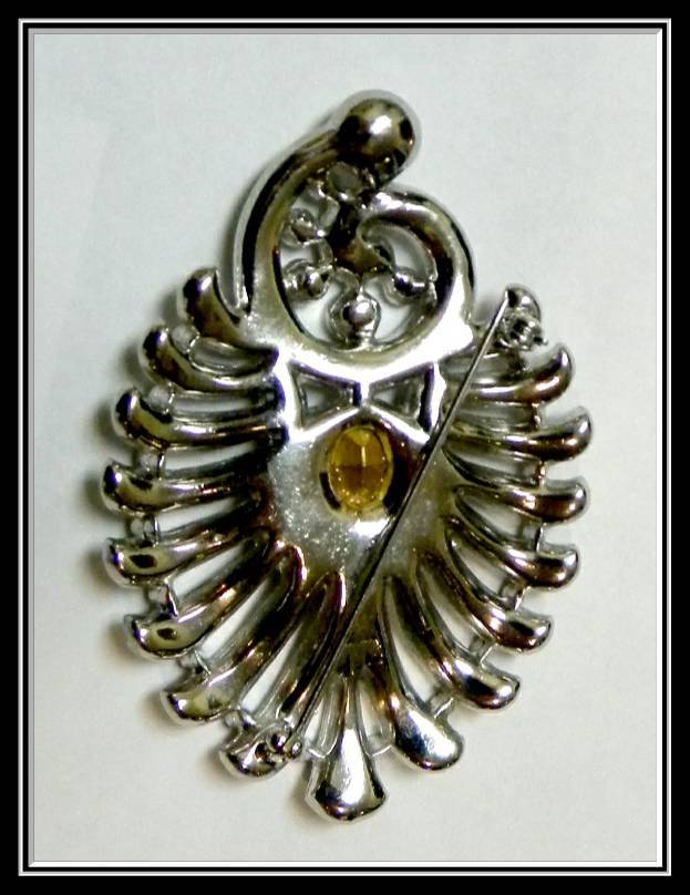 Large Vintage Rhinestone Encrusted Brooch Large Vintage Rhinestone Encrusted Brooch