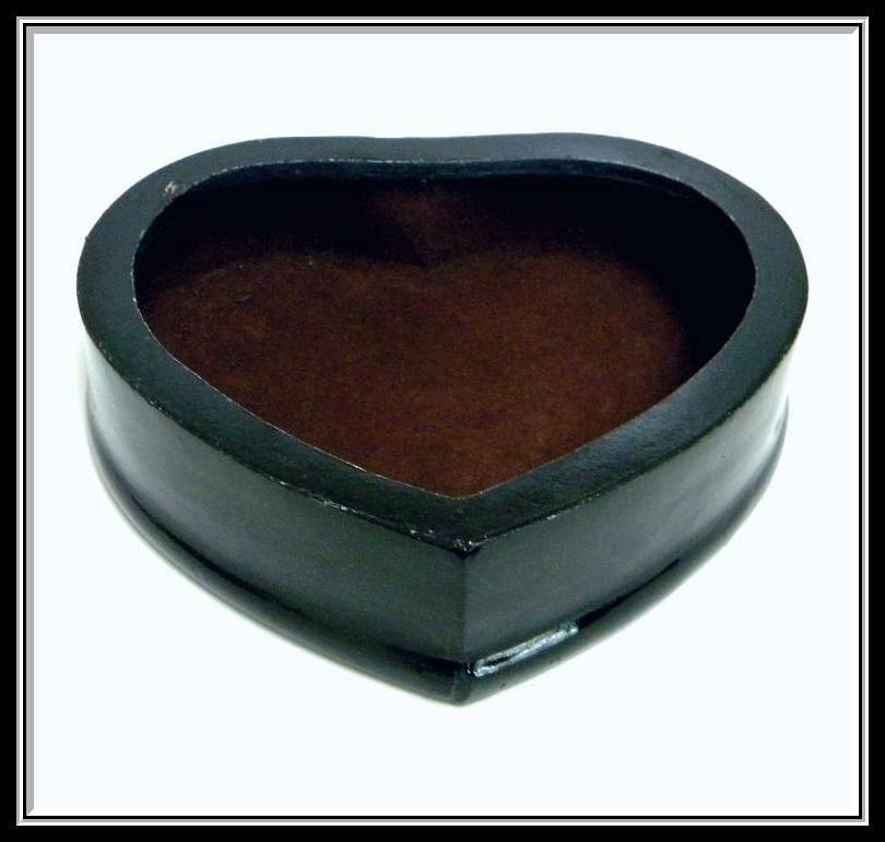 Hand Made Heart Shaped Black Lacquered Treasure Box Hand Made Heart Shaped Black Lacquered Treasure Box