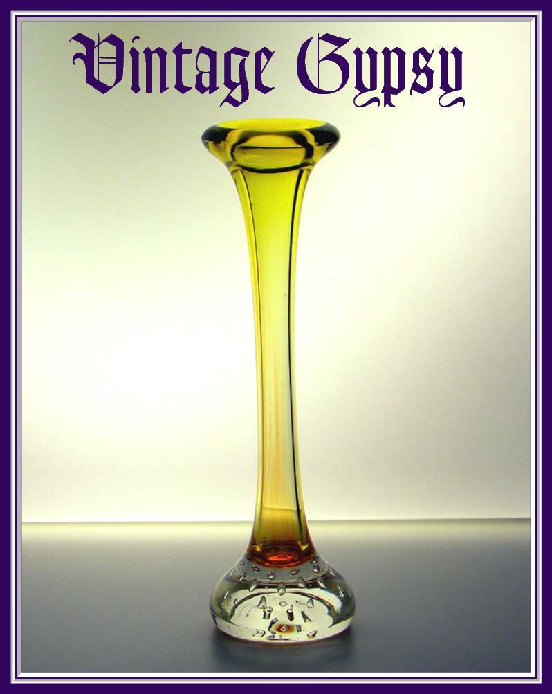 Italian Controlled Bubbles Blown Glass Paperweight Vase Italian Controlled Bubbles Blown Glass Paperweight Vase