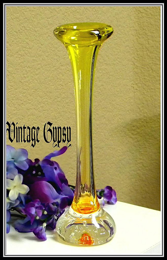 Italian Controlled Bubbles Blown Glass Paperweight Vase Italian Controlled Bubbles Blown Glass Paperweight Vase