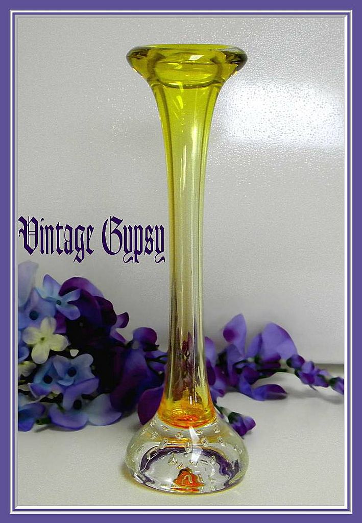 Italian Controlled Bubbles Blown Glass Paperweight Vase Italian Controlled Bubbles Blown Glass Paperweight Vase