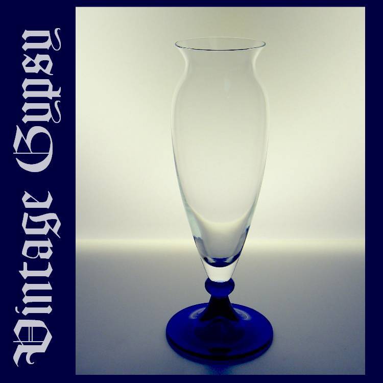 Elegant Glass Vintage Flower Vase Elegant Glass Vintage Flower Vase