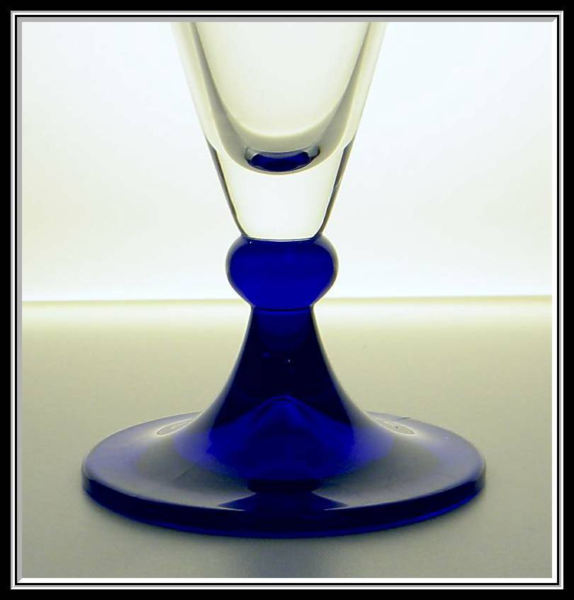 Elegant Glass Vintage Flower Vase Elegant Glass Vintage Flower Vase