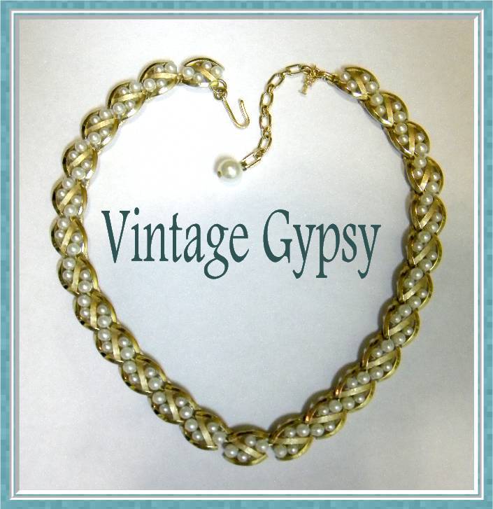 Trifari Signed Gold Colored Metal & Pearls Vintage Necklace Trifari Signed Gold Colored Metal & Pearls Vintage Necklace