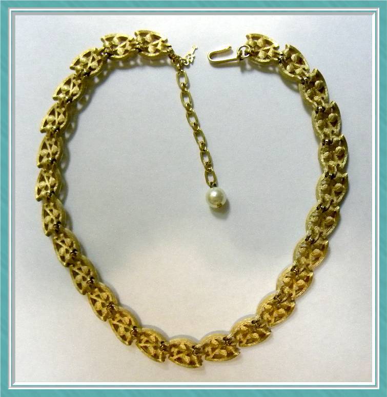 Trifari Signed Gold Colored Metal & Pearls Vintage Necklace Trifari Signed Gold Colored Metal & Pearls Vintage Necklace