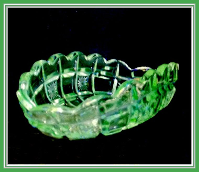 Tarentum Glass Calling Card Dish "Verona", c. 1910 Tarentum Glass Calling Card Dish "Verona", c. 1910