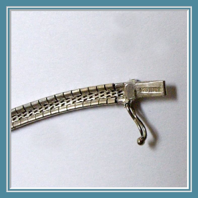 1960's Vintage Italian Sterling Silver Feminine Dainty Bracelet 1960's Vintage Italian Sterling Silver Feminine Dainty Bracelet