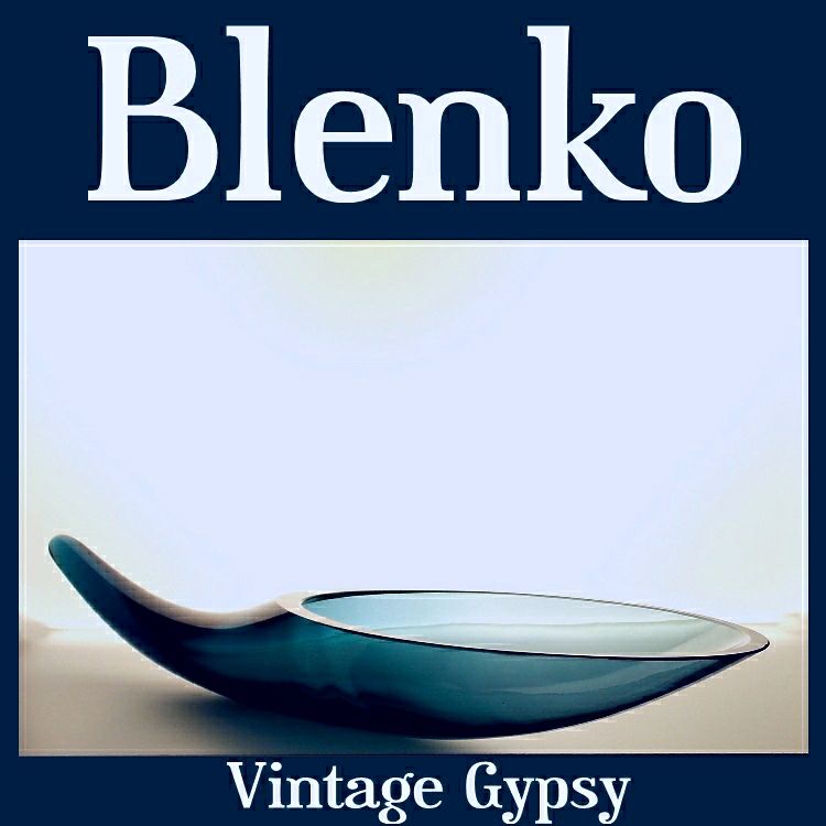 Mid Century Modern Blenko Horn Vase Designed by Winslow Anderson prior to 1953 Mid Century Modern Blenko Horn Vase Designed by Winslow Anderson prior to 1953