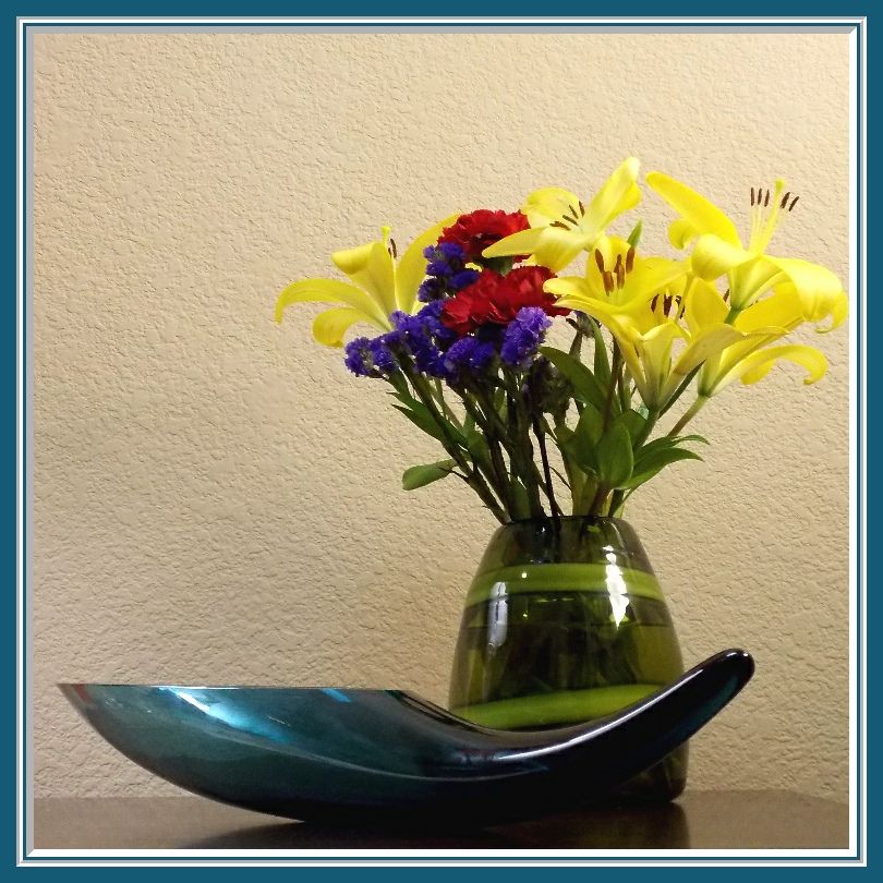 Mid Century Modern Blenko Horn Vase Designed by Winslow Anderson prior to 1953 Mid Century Modern Blenko Horn Vase Designed by Winslow Anderson prior to 1953