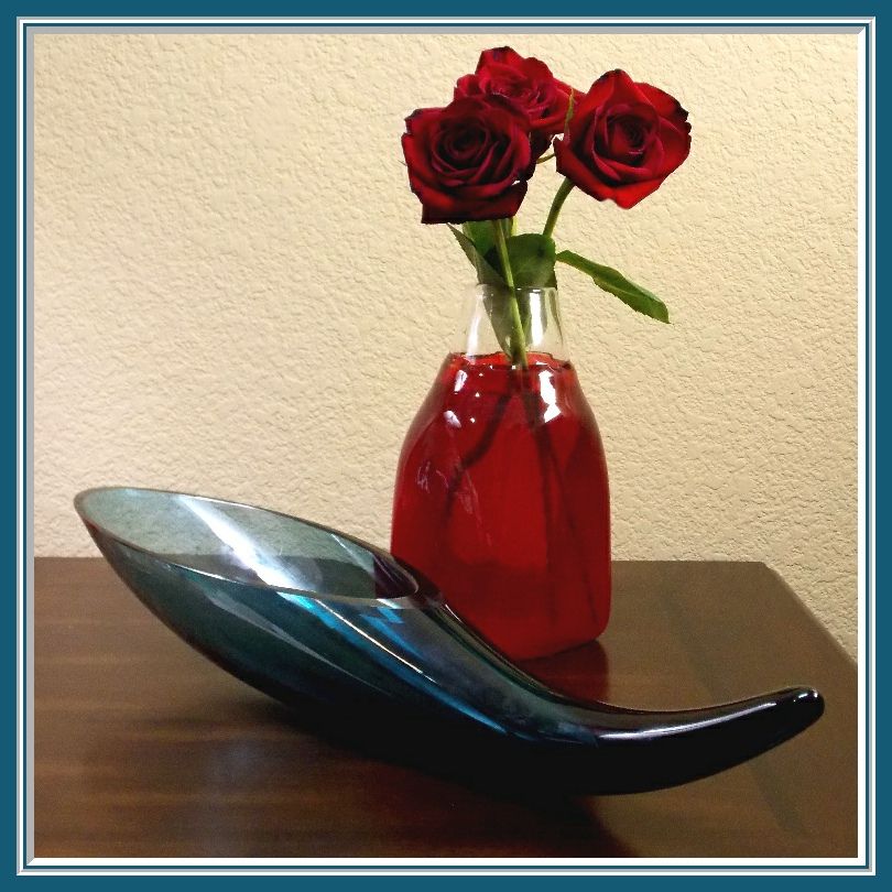 Mid Century Modern Blenko Horn Vase Designed by Winslow Anderson prior to 1953 Mid Century Modern Blenko Horn Vase Designed by Winslow Anderson prior to 1953