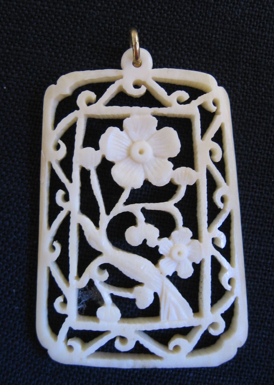 Carved Bone Sautoir Flower Pendant Carved Bone Sautoir Flower Pendant