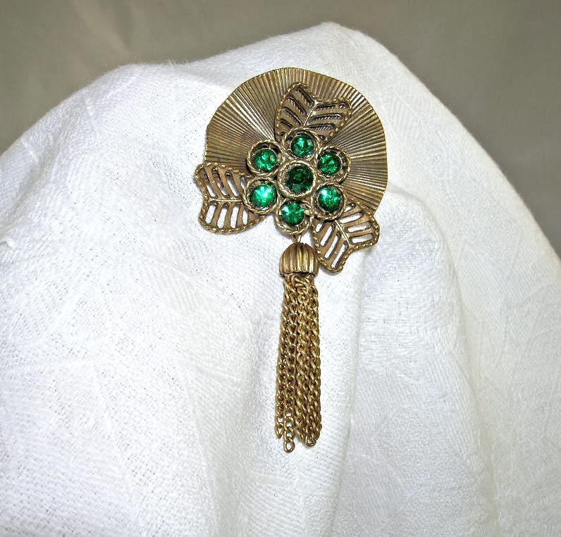 Great Vintage Brooch Green Rhinestones Dangling Chains Great Vintage Brooch Green Rhinestones Dangling Chains
