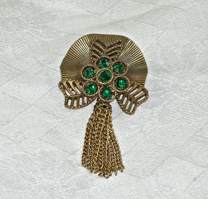 Great Vintage Brooch Green Rhinestones Dangling Chains Great Vintage Brooch Green Rhinestones Dangling Chains