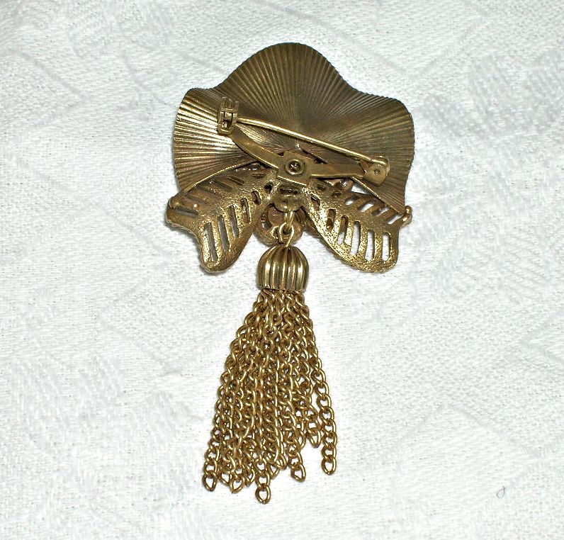 Great Vintage Brooch Green Rhinestones Dangling Chains Great Vintage Brooch Green Rhinestones Dangling Chains