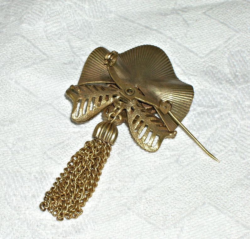 Great Vintage Brooch Green Rhinestones Dangling Chains Great Vintage Brooch Green Rhinestones Dangling Chains