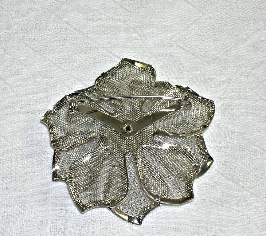 Vintage NOS Silver Tone Mesh Flower Pin Brooch 1960's Vintage NOS Silver Tone Mesh Flower Pin Brooch 1960's
