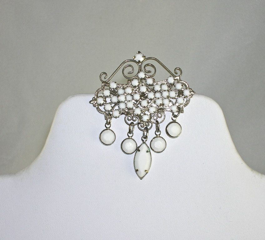 Gorgeous NOS Vintage Dangling White Milk Glass Bead Brooch Pin Gorgeous NOS Vintage Dangling White Milk Glass Bead Brooch Pin