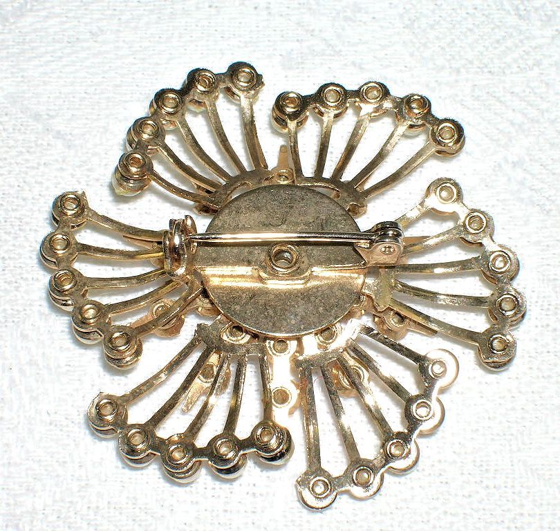 Lovely Vintage Pinwheel Faux Pearl Bright Clear Rhinestone Brooch 1950's Lovely Vintage Pinwheel Faux Pearl Bright Clear Rhinestone Brooch 1950's