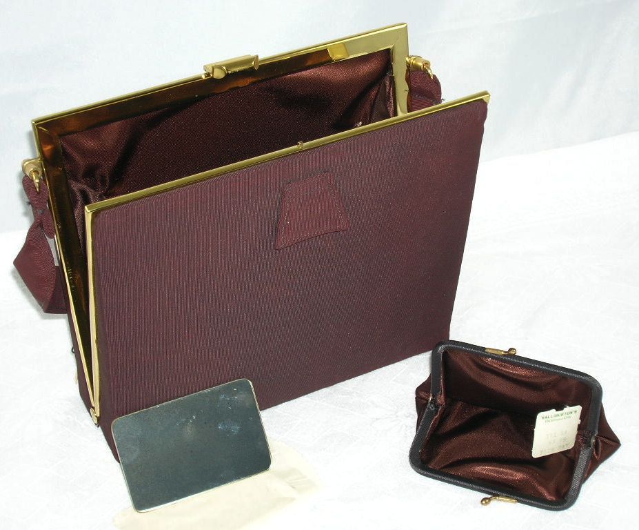 NOS Graceline Master Purse Classic Lines Change Purse & Mirror NOS Graceline Master Purse Classic Lines Change Purse & Mirror