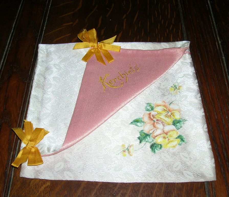 Beautiful Vintage Handkerchief/Hanky Kerchiefs Holder Hand Painted Beautiful Vintage Handkerchief/Hanky Kerchiefs Holder Hand Painted