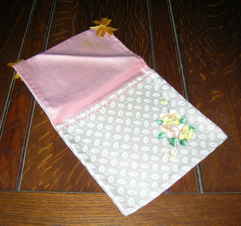 Beautiful Vintage Handkerchief/Hanky Kerchiefs Holder Hand Painted Beautiful Vintage Handkerchief/Hanky Kerchiefs Holder Hand Painted