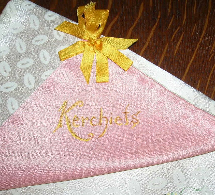Beautiful Vintage Handkerchief/Hanky Kerchiefs Holder Hand Painted Beautiful Vintage Handkerchief/Hanky Kerchiefs Holder Hand Painted