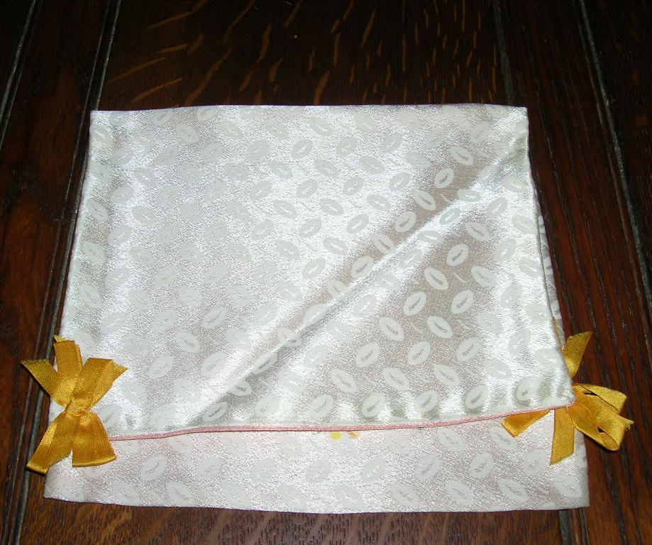 Beautiful Vintage Handkerchief/Hanky Kerchiefs Holder Hand Painted Beautiful Vintage Handkerchief/Hanky Kerchiefs Holder Hand Painted