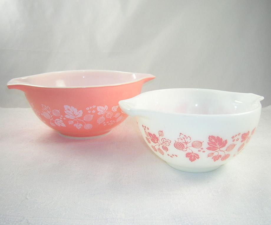 Set of 2 Vintage Pyrex Gooseberry Pattern Cinderella Mixing/Nesting Bowls Set of 2 Vintage Pyrex Gooseberry Pattern Cinderella Mixing/Nesting Bowls