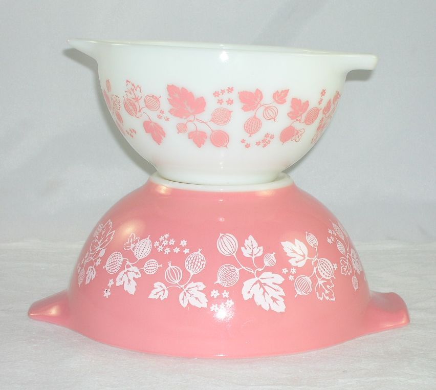 Set of 2 Vintage Pyrex Gooseberry Pattern Cinderella Mixing/Nesting Bowls Set of 2 Vintage Pyrex Gooseberry Pattern Cinderella Mixing/Nesting Bowls