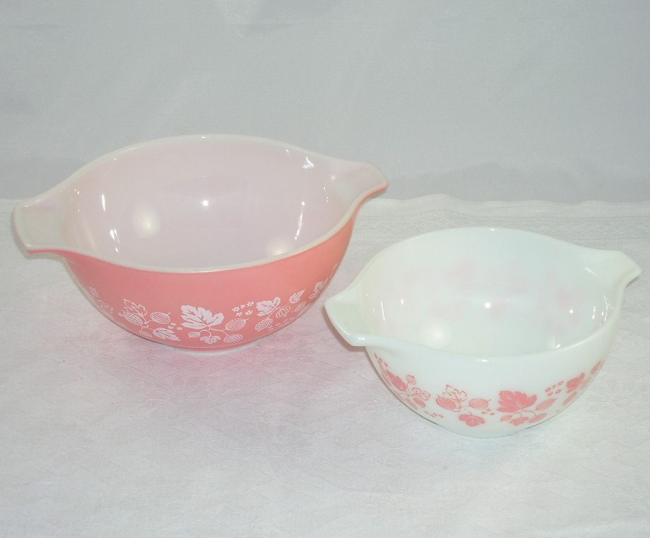 Set of 2 Vintage Pyrex Gooseberry Pattern Cinderella Mixing/Nesting Bowls Set of 2 Vintage Pyrex Gooseberry Pattern Cinderella Mixing/Nesting Bowls