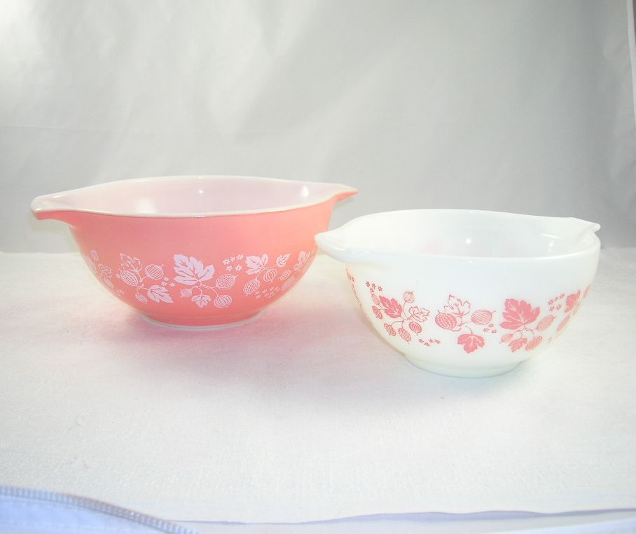 Set of 2 Vintage Pyrex Gooseberry Pattern Cinderella Mixing/Nesting Bowls Set of 2 Vintage Pyrex Gooseberry Pattern Cinderella Mixing/Nesting Bowls