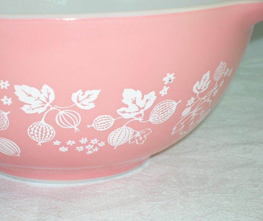 Set of 2 Vintage Pyrex Gooseberry Pattern Cinderella Mixing/Nesting Bowls Set of 2 Vintage Pyrex Gooseberry Pattern Cinderella Mixing/Nesting Bowls