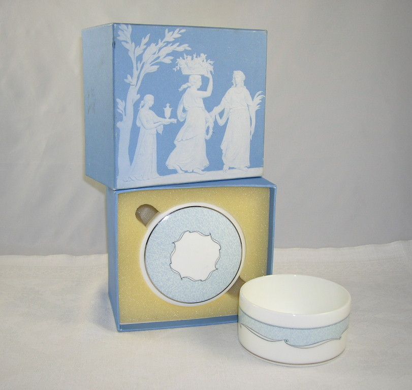 Wedgwood Venice Bone China Vanity Dresser Powder Box/Jar Original Box Wedgwood Venice Bone China Vanity Dresser Powder Box/Jar Original Box