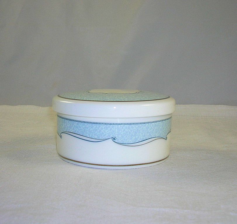 Wedgwood Venice Bone China Vanity Dresser Powder Box/Jar Original Box Wedgwood Venice Bone China Vanity Dresser Powder Box/Jar Original Box